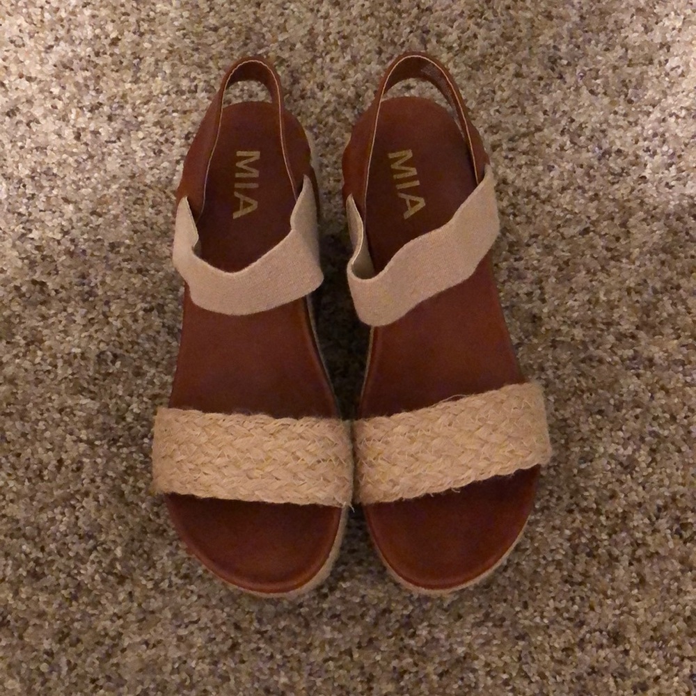 Mia wedges